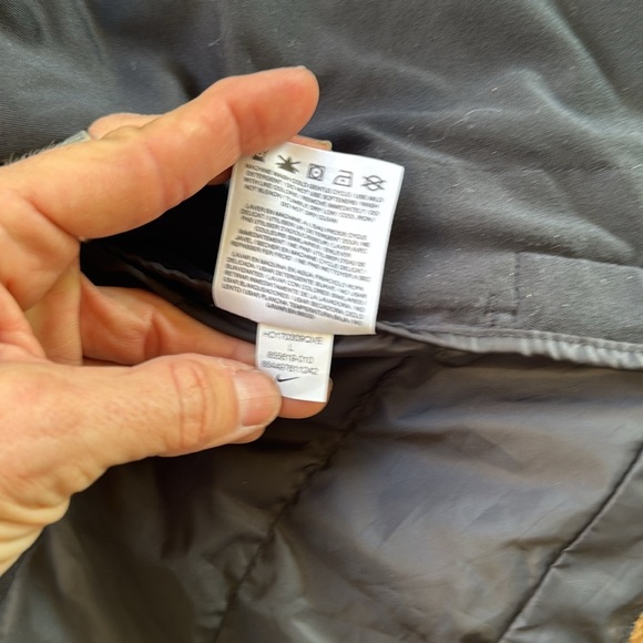 Nike Women AeroLoft short sleeve Jacket Black size Large puffer - Picture 9 of 16